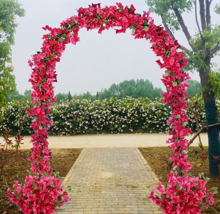 Outdoor Wedding Flower Trends for 2025